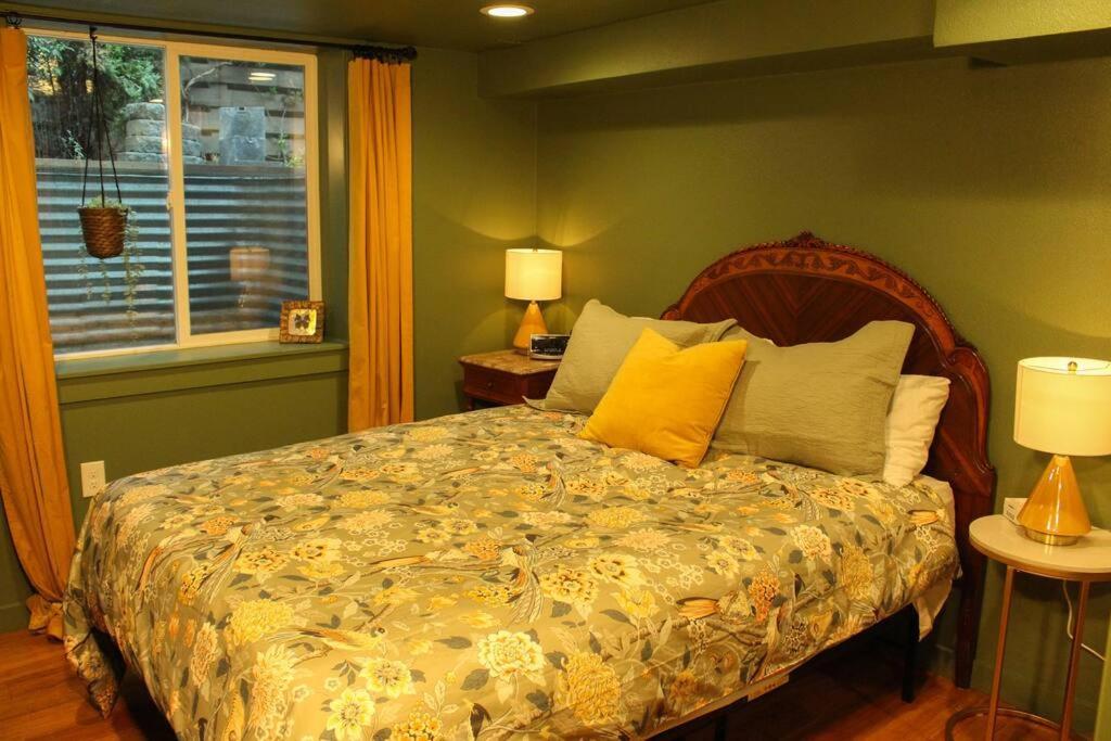 Heart Of Woodstock, 10 Min Walk To Reed, With Private Garage! Apartment Portland Exterior photo