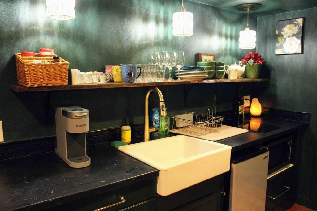 Heart Of Woodstock, 10 Min Walk To Reed, With Private Garage! Apartment Portland Exterior photo