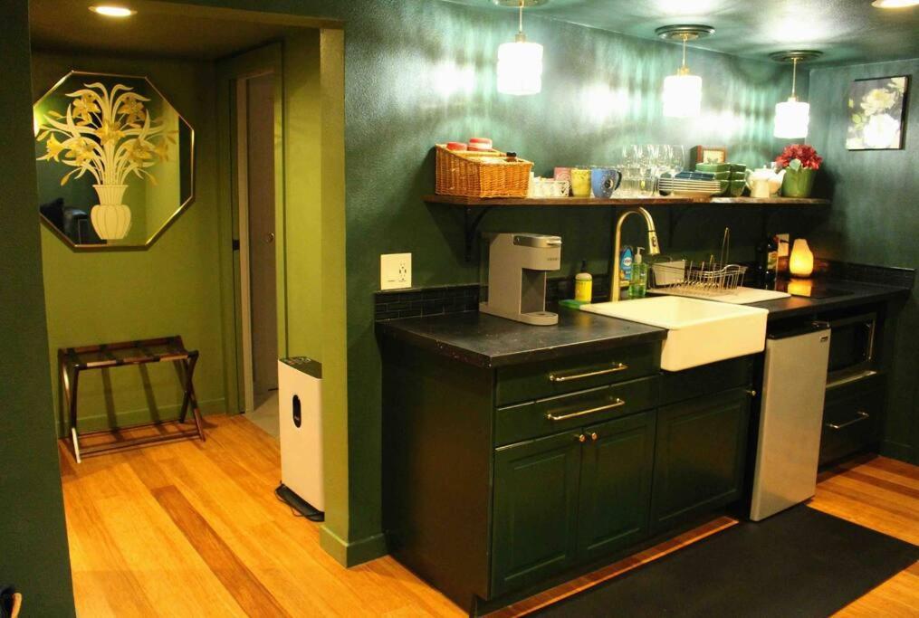 Heart Of Woodstock, 10 Min Walk To Reed, With Private Garage! Apartment Portland Exterior photo